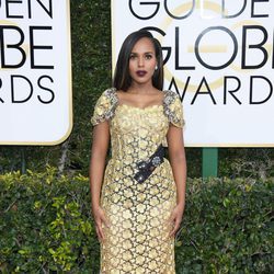 Kerry Washington, nominada por 'Confirmation', posa en la Alfombra Roja de la 74ª edición de los Globos de Oro