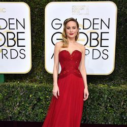 Brie Larson en la Alfombra Roja de la 74ª edición de los Globos de Oro