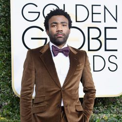 Donald Glover ('Atlanta') posa en la Alfombra Roja de la 74ª edición de los Globos de Oro 