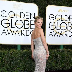 Elsa Pataky en la Alfombra Roja de la 74ª edición de los Globos de Oro