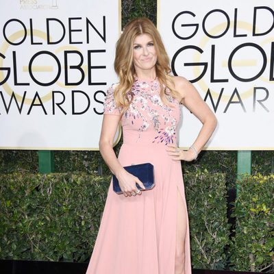 Connie Britton ('Nashville') en la Alfombra Roja de la 74ª edición de los Globos de Oro