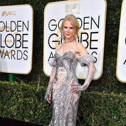 Nicole Kidman en la Alfombra Roja de la 74ª edición de los Globos de Oro