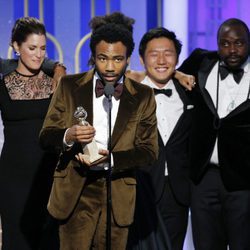 Donald Glover recoge el Globo de Oro 2017 que acredita a 'Atlanta' como Mejor serie de comedia