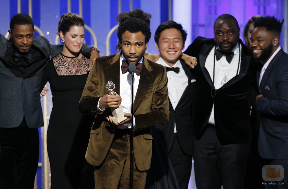 Donald Glover recoge el Globo de Oro 2017 que acredita a 'Atlanta' como Mejor serie de comedia