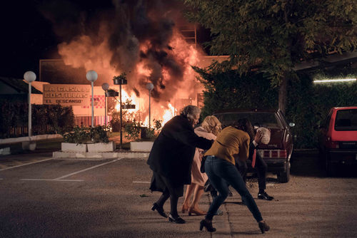La familia Alcántara huye de una explosión en el primer capítulo de la temporada 18 de 'Cuéntame cómo pasó'