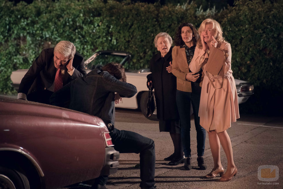 La familia Alcántara asustada en el primer episodio de la 18º temporada de 'Cuéntame cómo pasó'