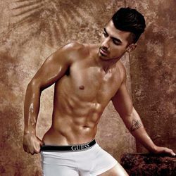 Joe Jonas se quita la ropa interior para la firma Guess