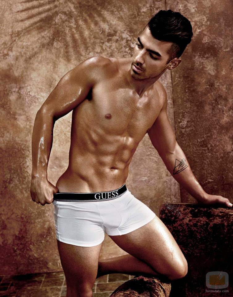 Joe Jonas se quita la ropa interior para la firma Guess