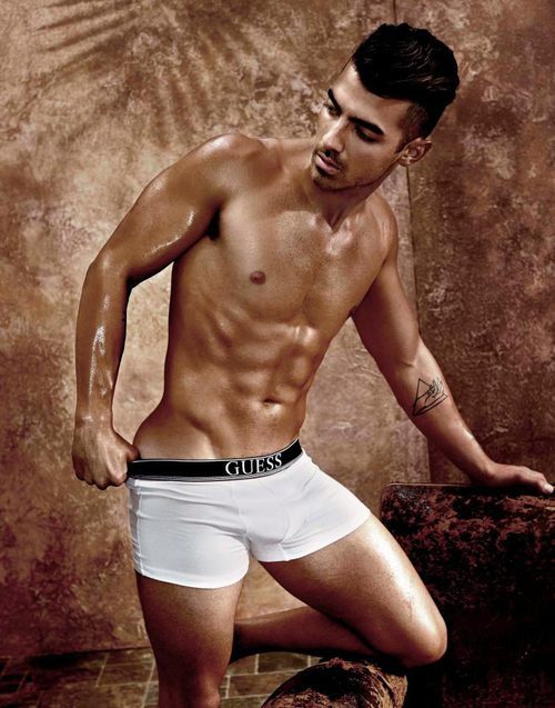 Joe Jonas se quita la ropa interior para la firma Guess