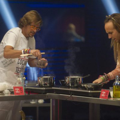 Alejandro y Aless cocinan en la segunda gala de 'Gran Hermano VIP'