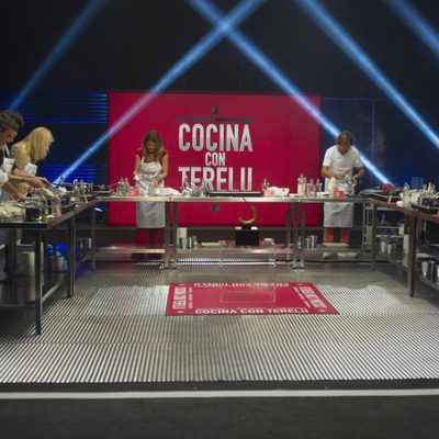 El equipo blanco cocina durante la segunda gala de 'Gran Hermano VIP'