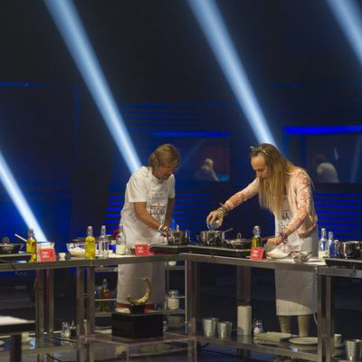 Alonso, Alejandro, Aless y Daniela cocinan en la segunda gala de 'Gran Hermano VIP'