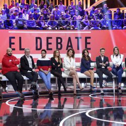 Colaboradores y presentadora en el primer debate de 'GH VIP 5'