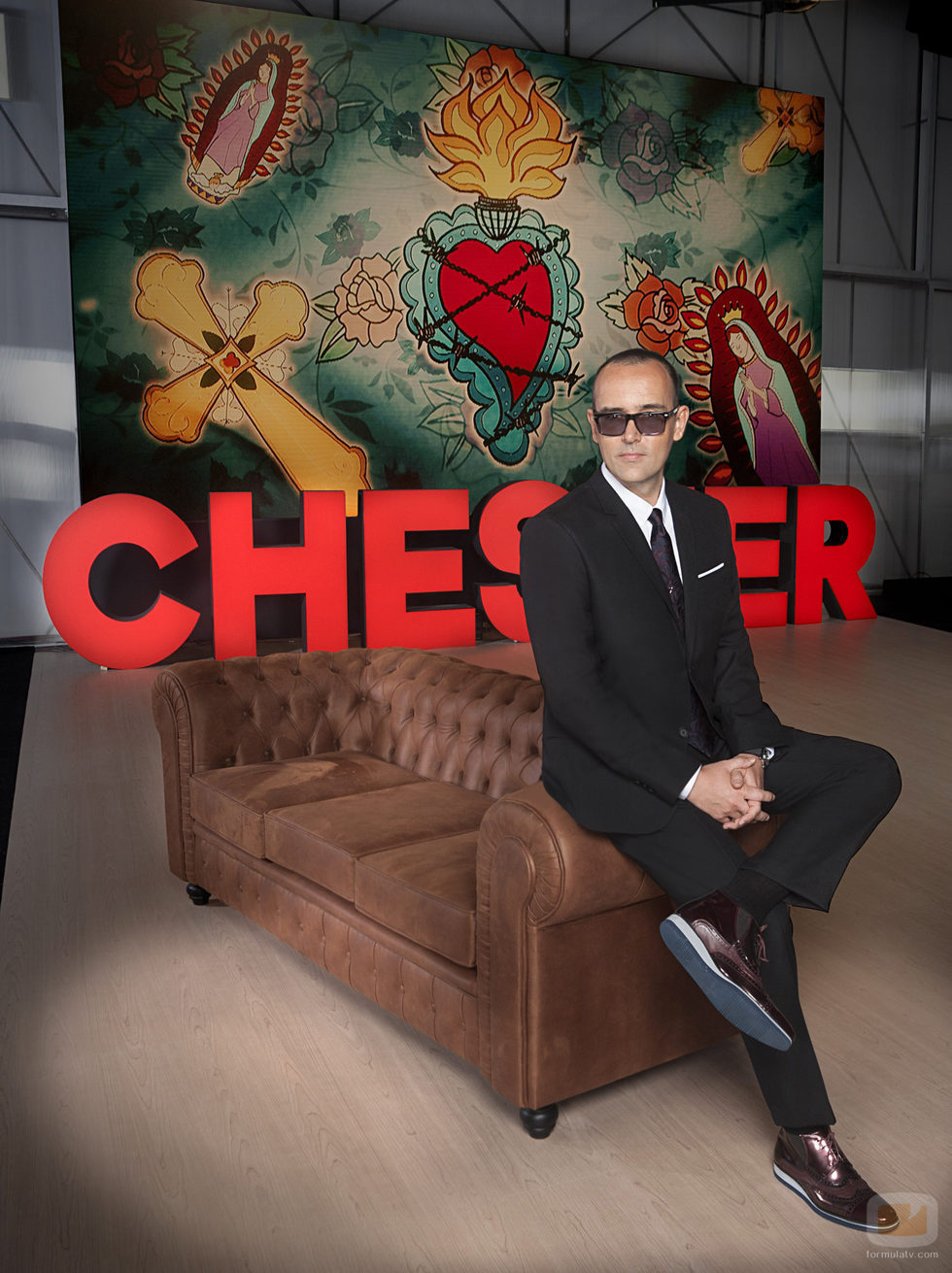 Risto Mejide apoyado en el chéster del nuevo 'Chester in Love'