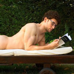 César Toral, Escaleto en 'Sálvame', enseña su culo desnudo