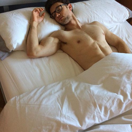 César Toral, Escaleto en 'Sálvame', desnudo en la cama