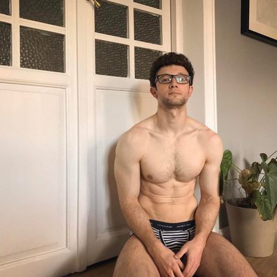 César Toral, Escaleto en 'Sálvame', se desnuda totalmente en Instagram