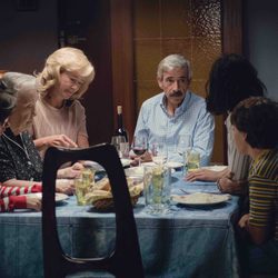 La familia Alcántara prepara la cena en el segundo capítulo de la 18ª temporada de 'Cuéntame cómo pasó'