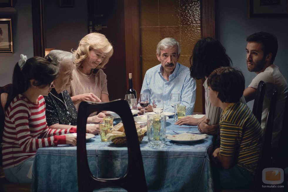 La familia Alcántara prepara la cena en el segundo capítulo de la 18ª temporada de 'Cuéntame cómo pasó'