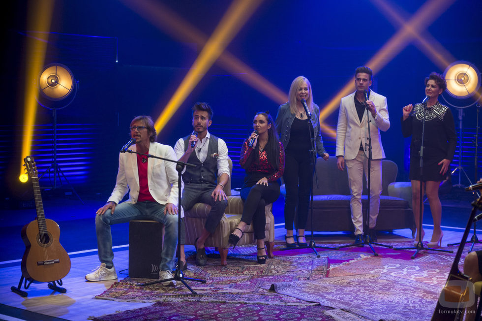 Alejandro, Marco, Elettra, Emma, Sergio y Alyson cantando en cuarta gala de 'GH VIP 5'