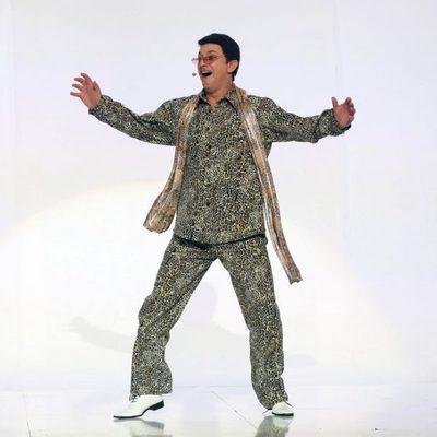 Arturo Valls se atreve con Pikotaro en la decimosegunda gala de 'Tu cara me suena'