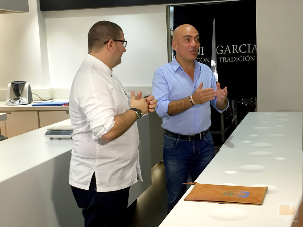Kike Sarasola con el chef Dani García en 'Este hotel es un infierno'