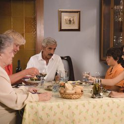 La familia Alcántara durante el tercer capítulo de la decimoctava temporada de 'Cuéntame cómo pasó'