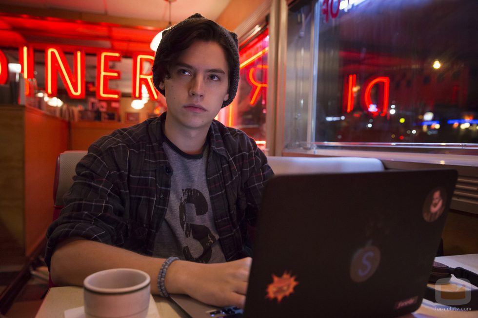 Cole Sprouse es Jughead Jones en 'Riverdale'