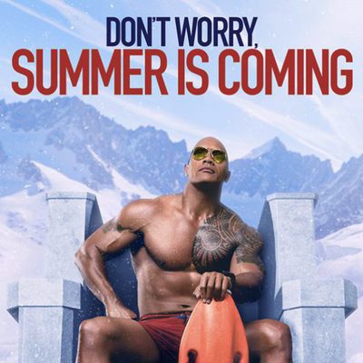 The Rock promocionando la película "Vigilantes de la playa"