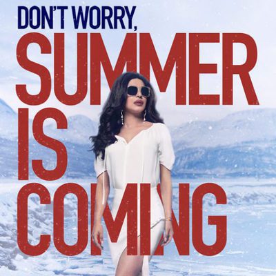 Priyanka Chopra en una campaña promocional de "Vigilantes de la playa"
