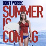 Alexandra Daddario en "summer is coming", la campaña promocional de la película "Los vigilantes de la playa"
