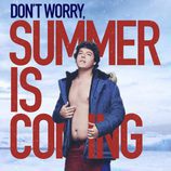 Jon Bass en una foto promocional de la película "Los vigilantes de la playa"