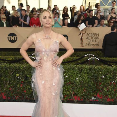 Kaley Cuoco ('The Big Bang Theory') en la alfombra roja de los SAG Awards 2017
