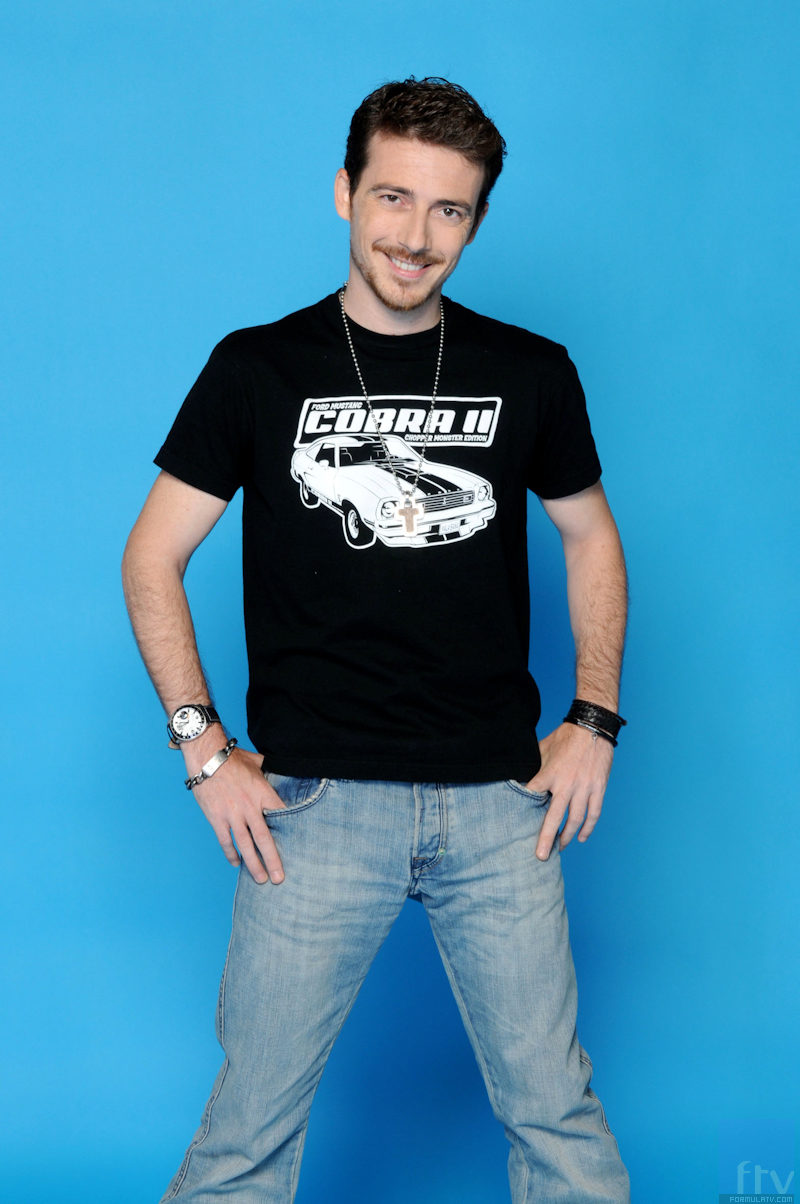 Fotografía promocional de Victor Clavijo en la serie 'Hermanos y detectives'