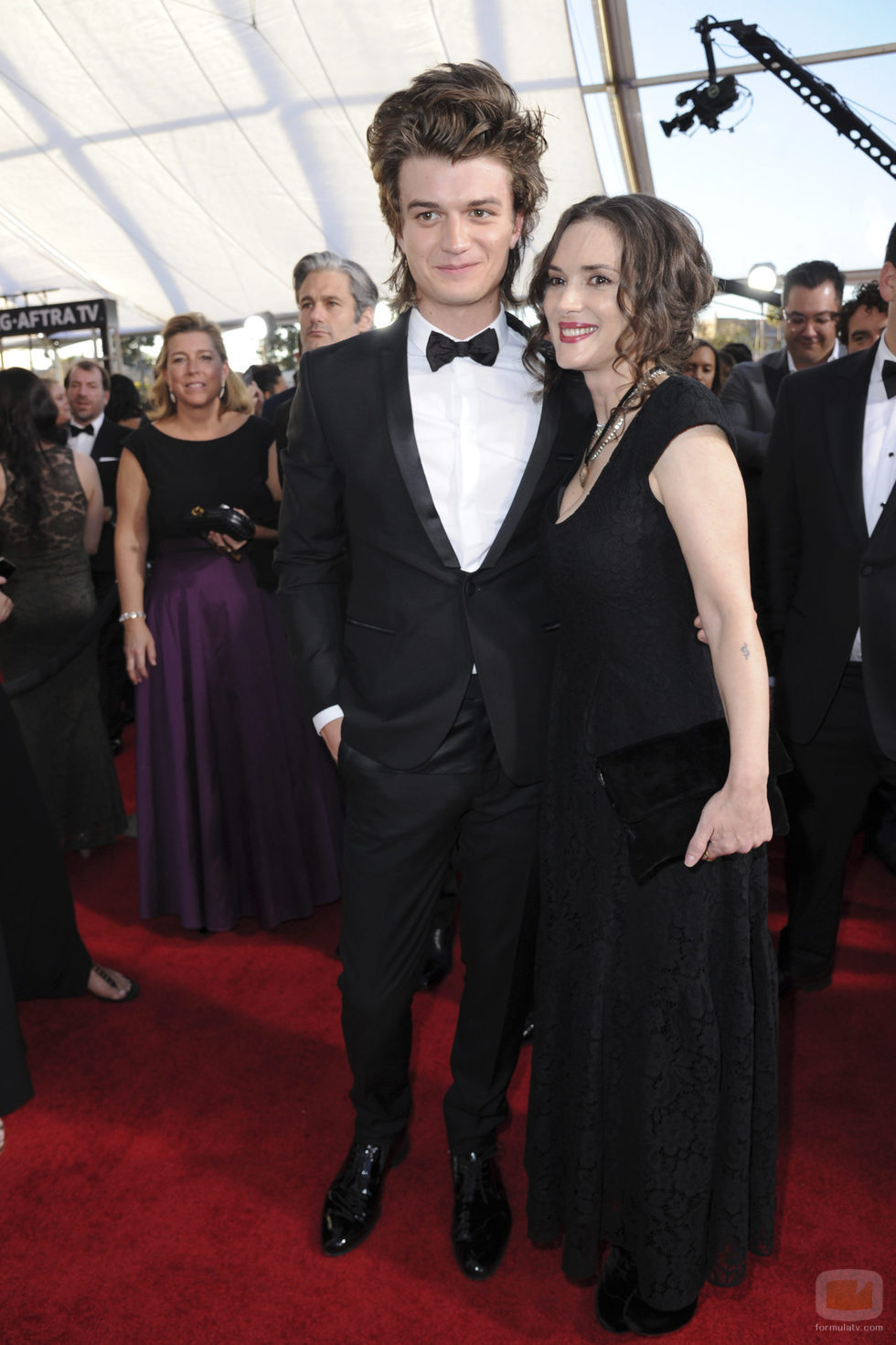 Winona Ryder y Charlie Heaton ('Stranger Things') en la alfombra roja de los SAG Awards 2017