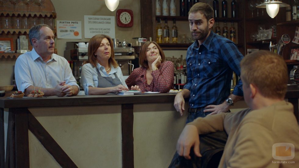 Jon Plazaola, Maribel Salas y Santi Ugalde en la tercera temporada de 'Allí abajo'