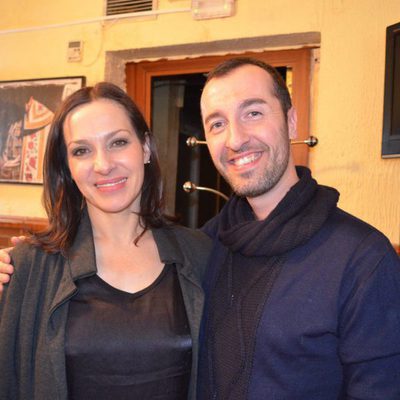 Natalia Millán ('El súper') se fotografía con un fan en el reencuentro