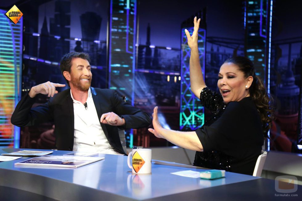 Isabel Pantoja feliz en su reaparición en público en 'El Hormiguero'