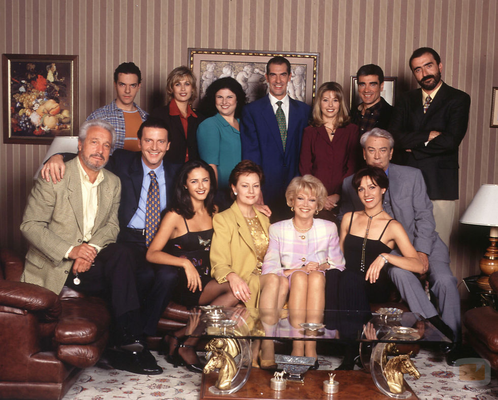 El reparto de 'El Súper' al completo, serie de finales de los 90 en Telecinco