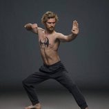 Finn Jones encarna al superhéroe 'Iron Fist'