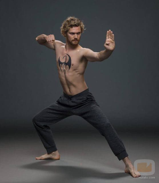 Finn Jones encarna al superhéroe 'Iron Fist'