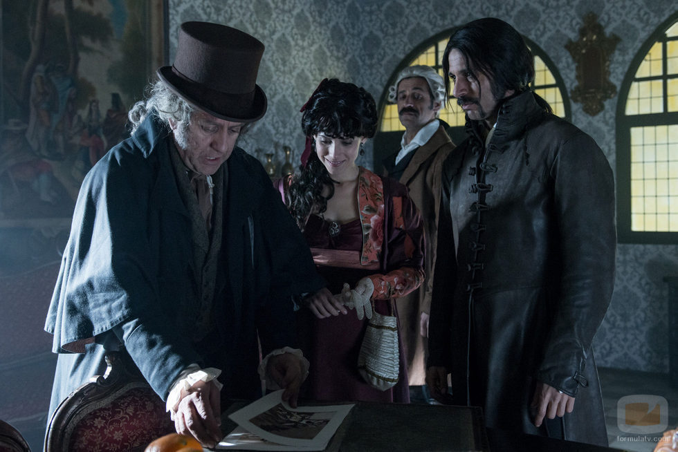 Pedro Casablanc, Aura Garrido Hugo Silva y Nacho Fresneda en la tercera temporada de 'El Ministerio del Tiempo'