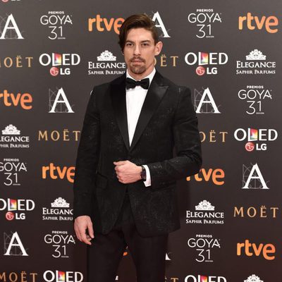 Adrián Lastra en la alfombra roja de los Goya 2017