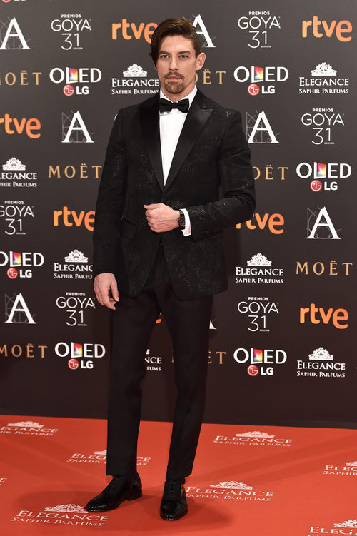 Adrián Lastra en la alfombra roja de los Goya 2017