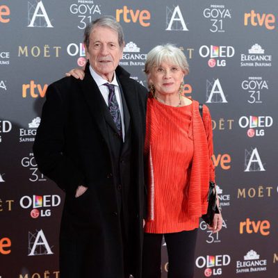 José Manuel Cervino y su acompañante en la alfombra roja de los Goya 2017
