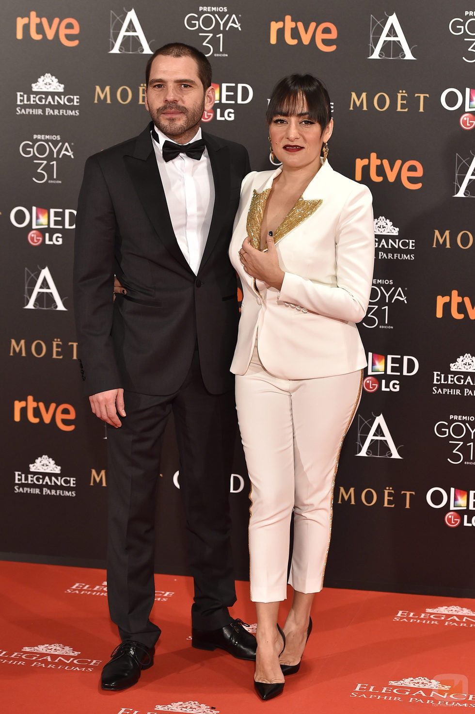Candela Peña y su novio en los Premios Goya 2017