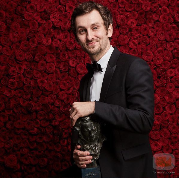 Raúl Arévalo posa con su Goya 2017 a director novel
