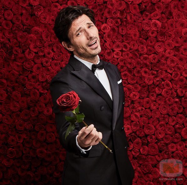 Andrés Velencoso posa en la gala de los premios Goya 2017