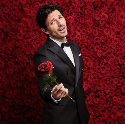 Andrés Velencoso posa en la gala de los premios Goya 2017