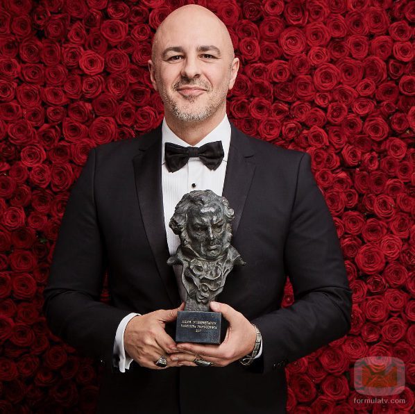 Roberto Álamo con su Goya 2017 a Mejor Actor Protagonista